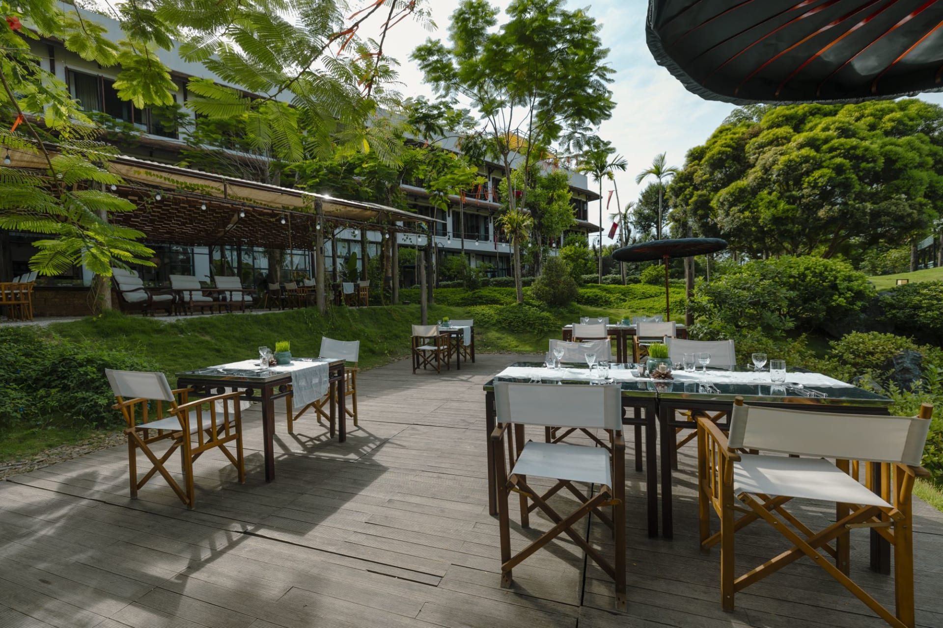 f&b: AMA Restaurant outside