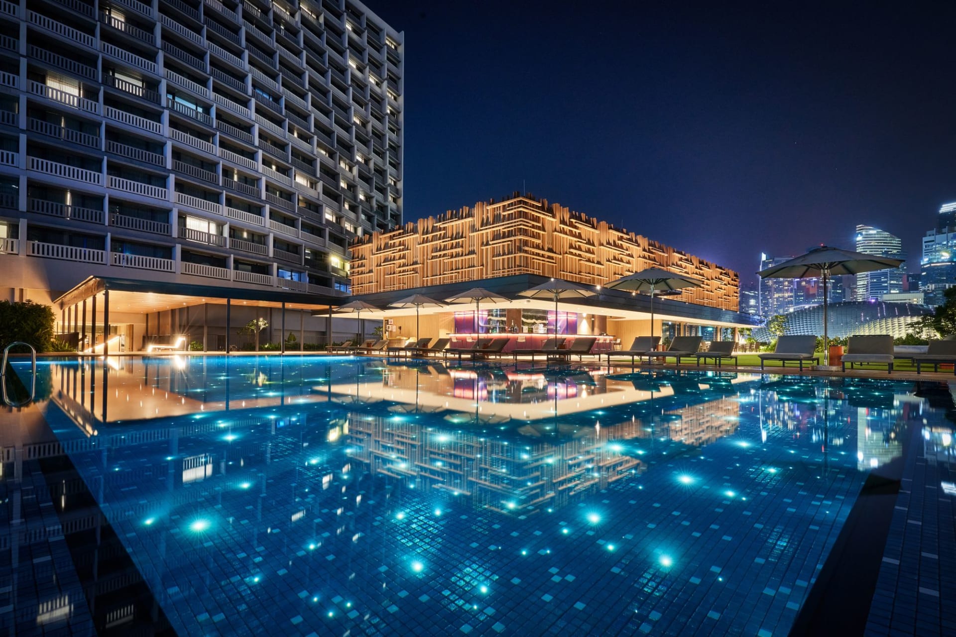 pool: Swimming Pool & Bar