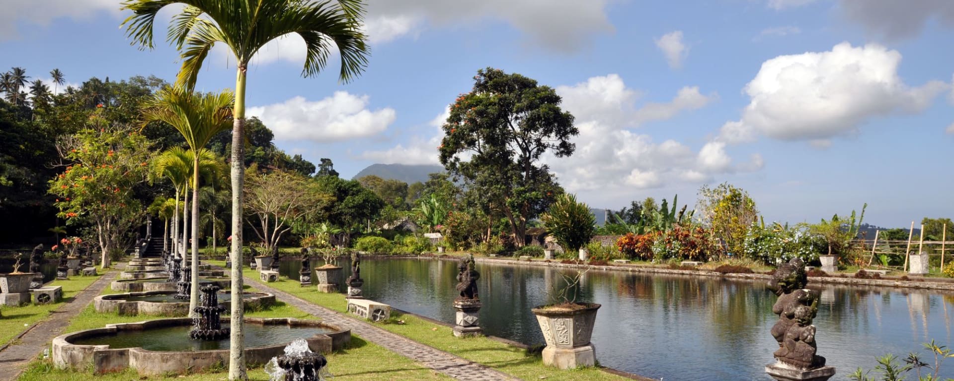 Le Mont Seraya dans l'est inconnu à Sud de Bali: Bali Tirta Gangga Imperial swimming baths