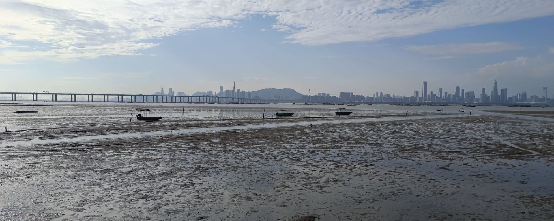Authentische «New Territories» in Hong Kong: Bridge connecting Hong Kong and Shenzhen