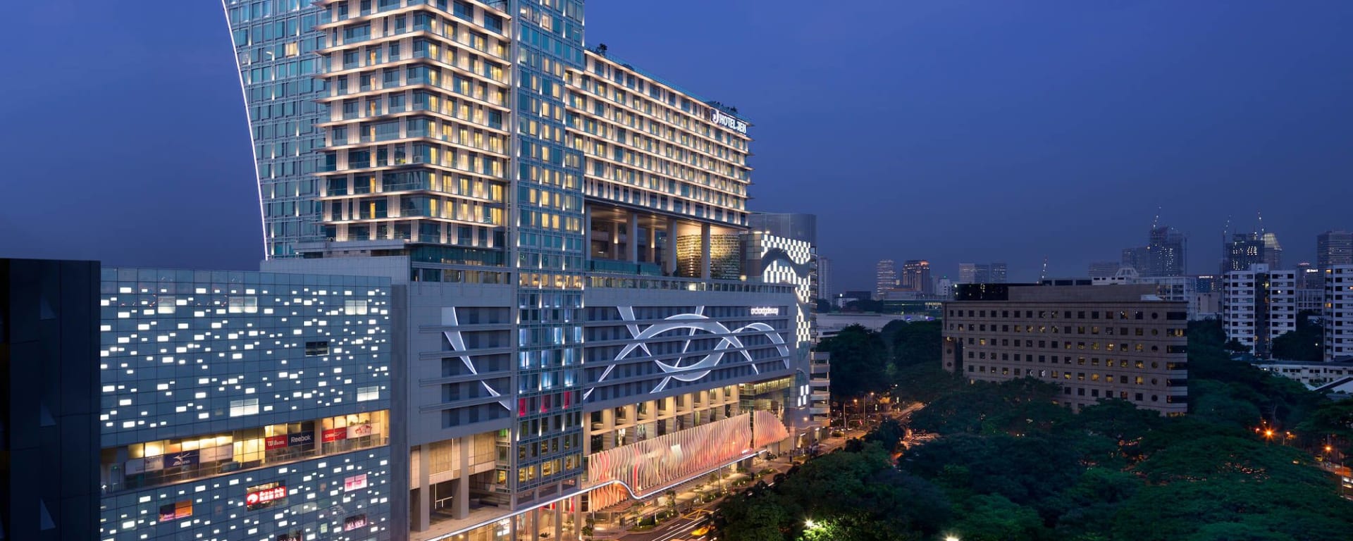 Jen Orchardgateway à Singapour:  Facade Night