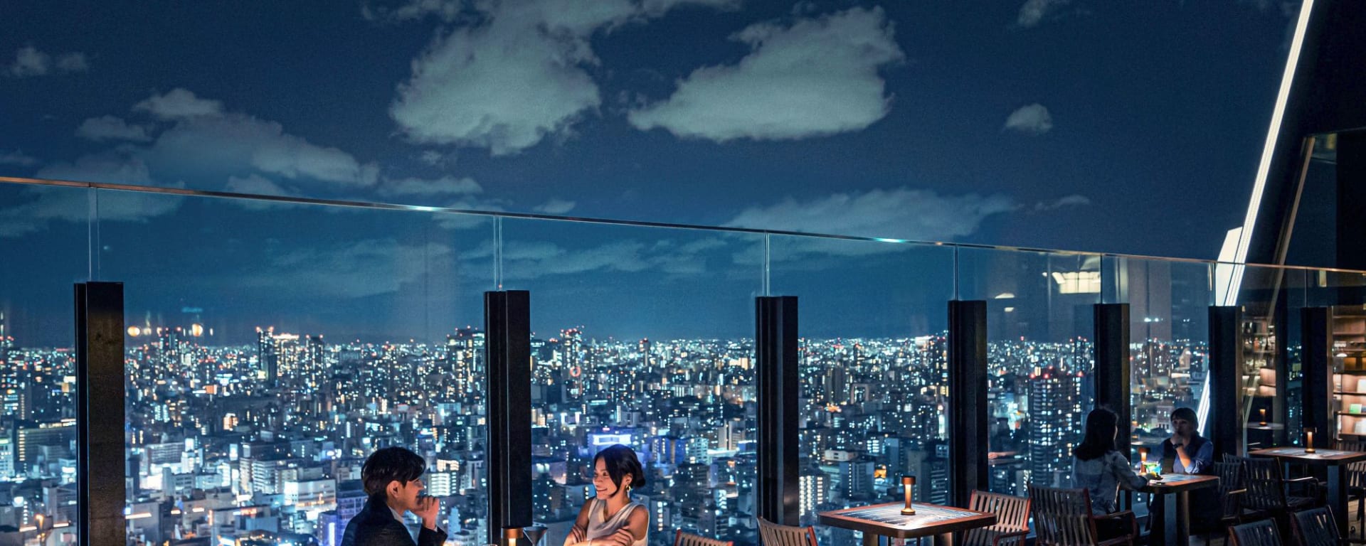 Centara Grand Hotel Osaka:  Crudo Deck Bar