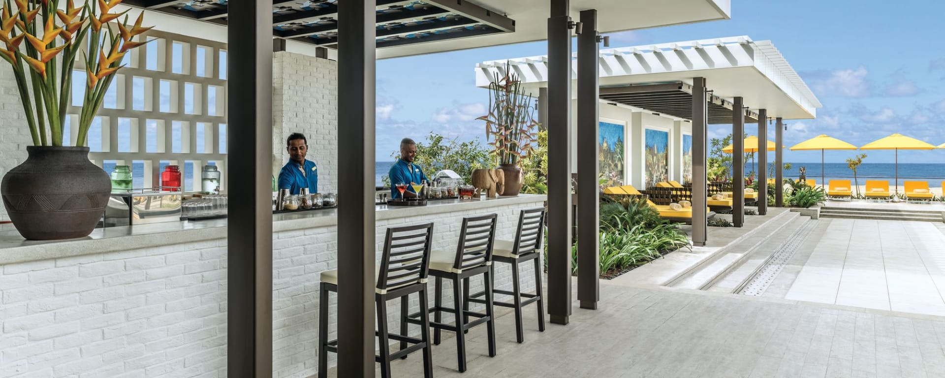 Shangri-La Colombo:  Pool Bar