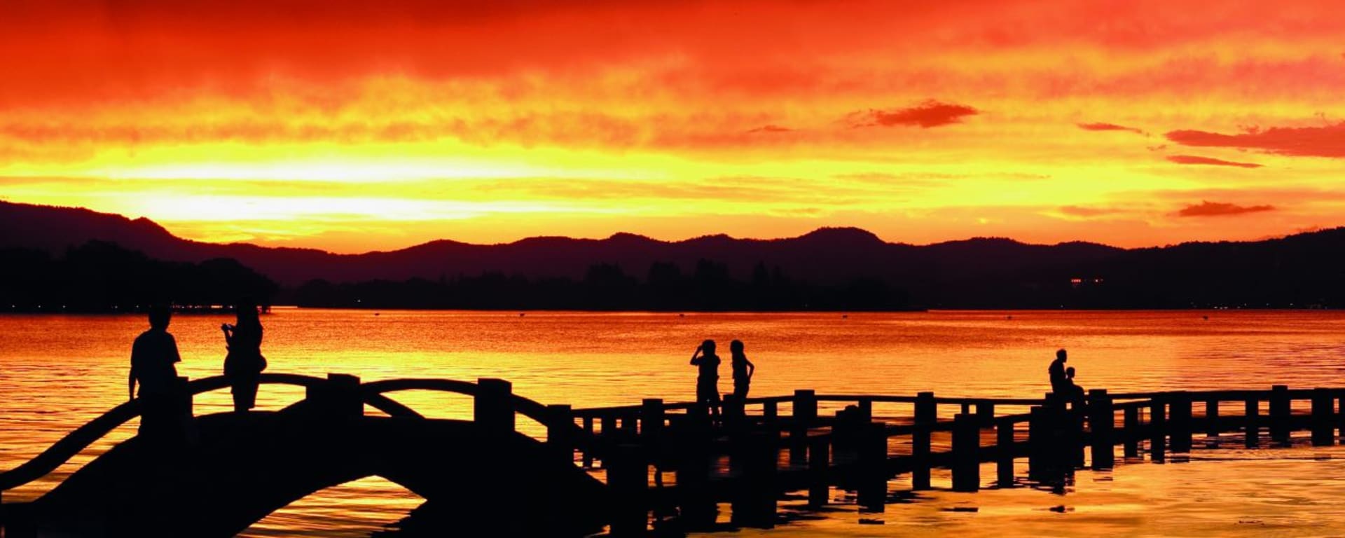 Tongli - Suzhou - Hangzhou Tour ab Shanghai: Hangshou: Sunrise at the lake