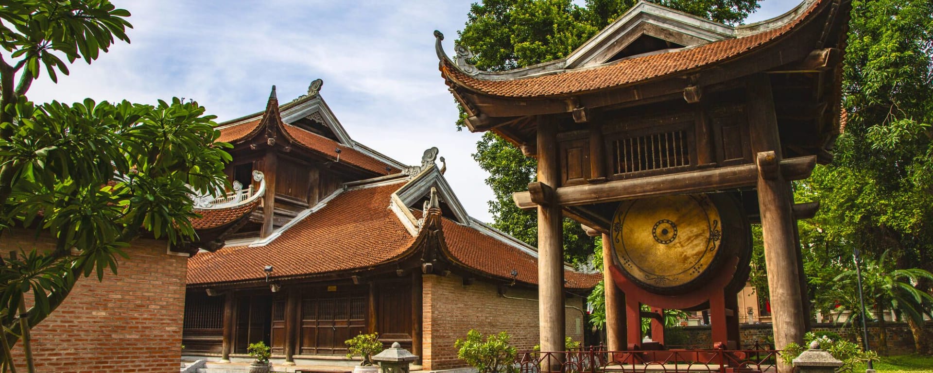 Tour de ville & temple de la littérature à Hanoi: Hanoi - Drum tower in the Temple of Literature