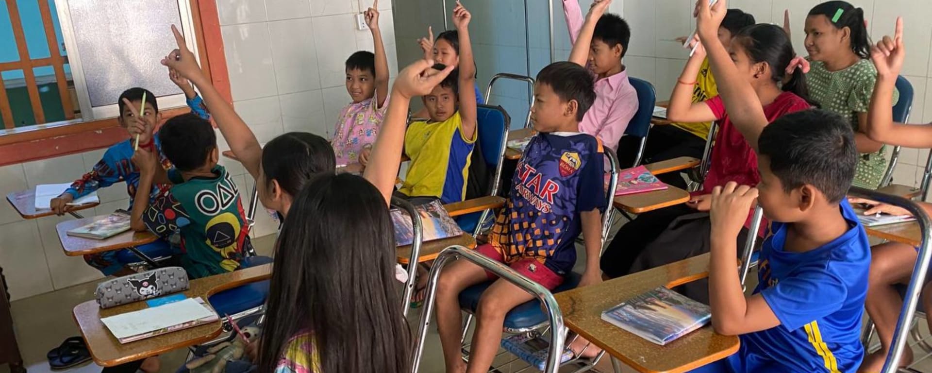 Phnom Penh, ville de contrastes: Kids at school