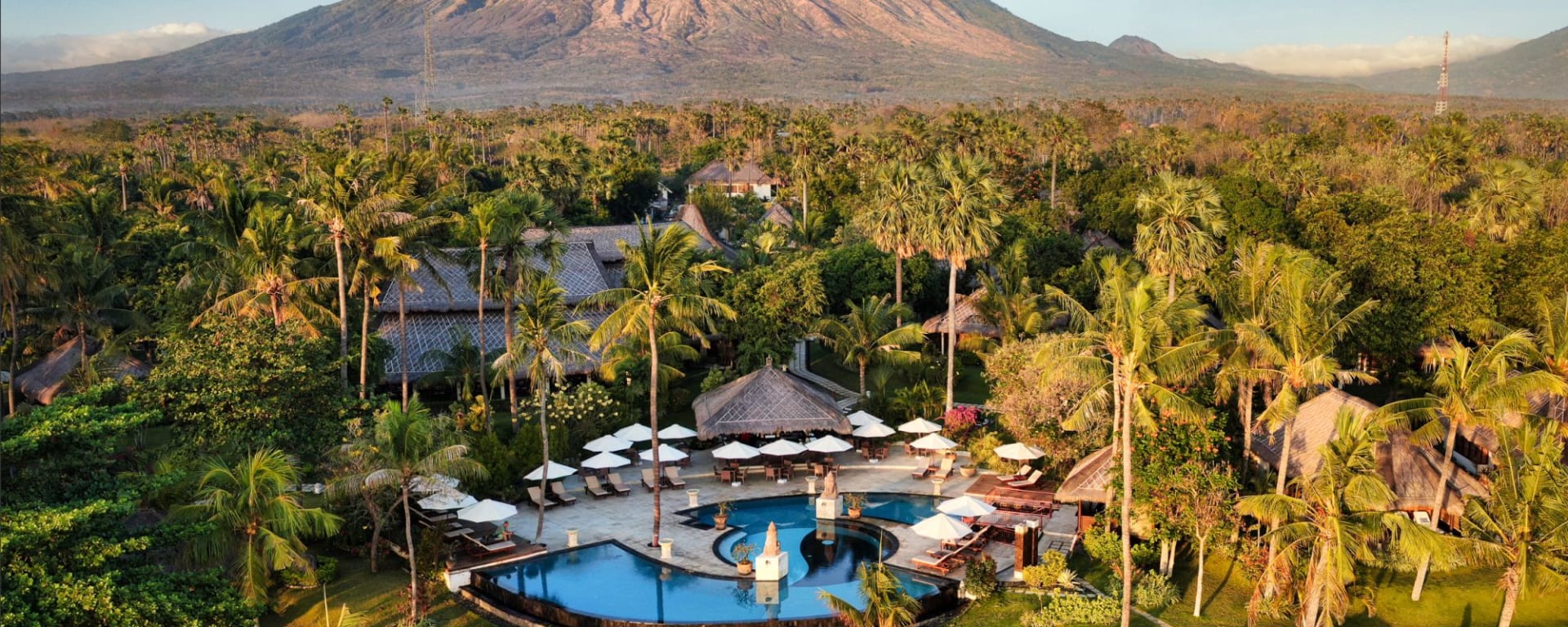 Siddhartha Oceanfront Resort & Spa in Ostbali:  Aerial View Oceanfront and Mount Agung