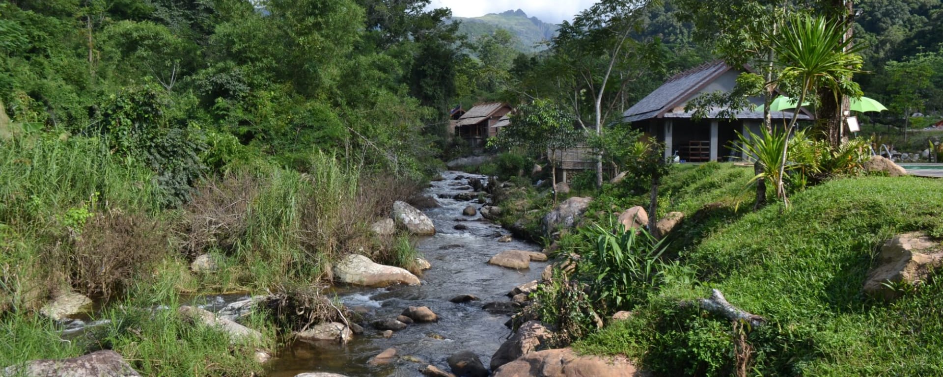 Laos - Yunnan: Auf Schienen durch zwei Welten ab Luang Prabang: Nam Kat Yorla Pa Resort by a stream