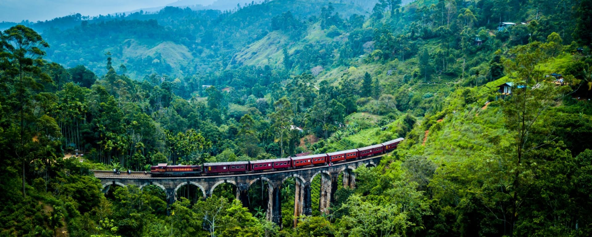 Glanzlichter Sri Lankas mit Uga ab Colombo: Nine Arches Bridge from above