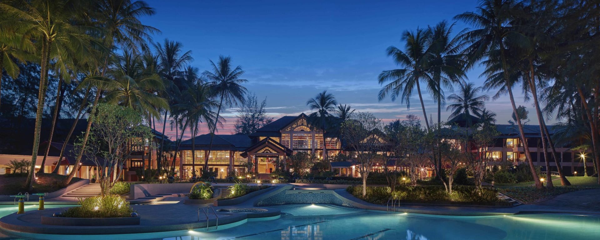 Dusit Thani Laguna Phuket: Pool by Night