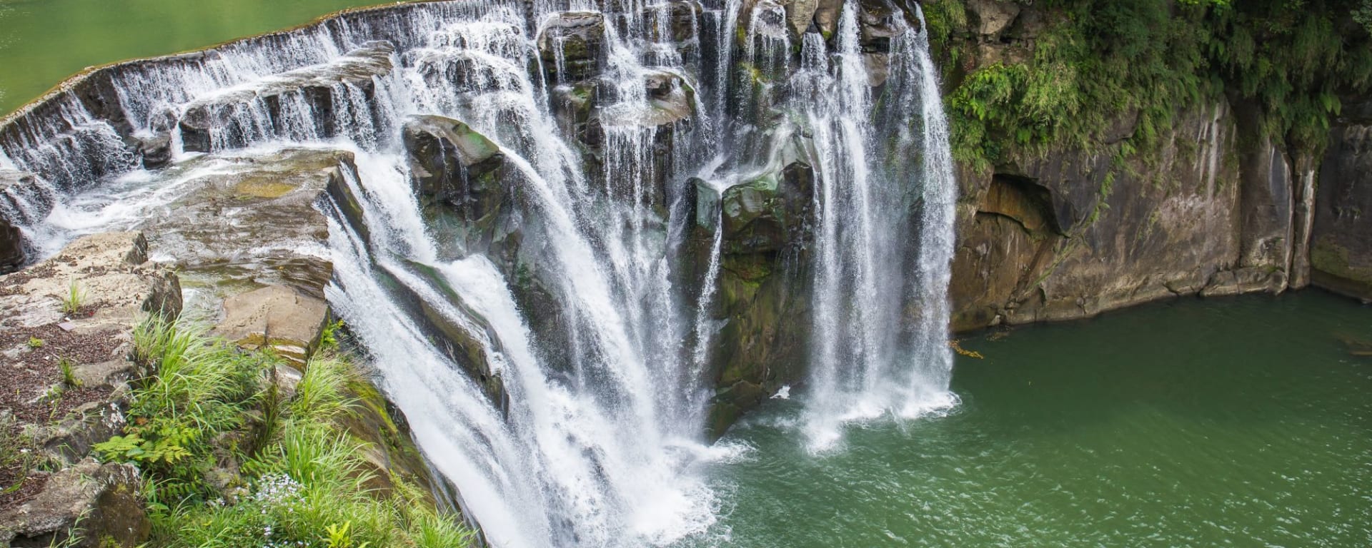 Natur & Kultur im Norden in Taipei: Shifen Waterfall