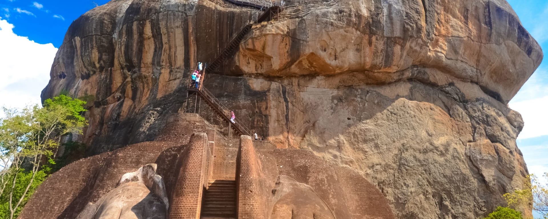 Glanzlichter Sri Lankas mit Uga ab Colombo: Sigiriya Lions Rock