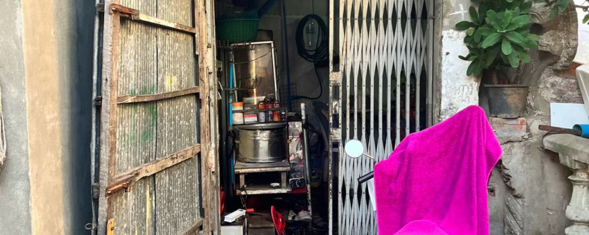 Phnom Penh, ville de contrastes: Small kitchen