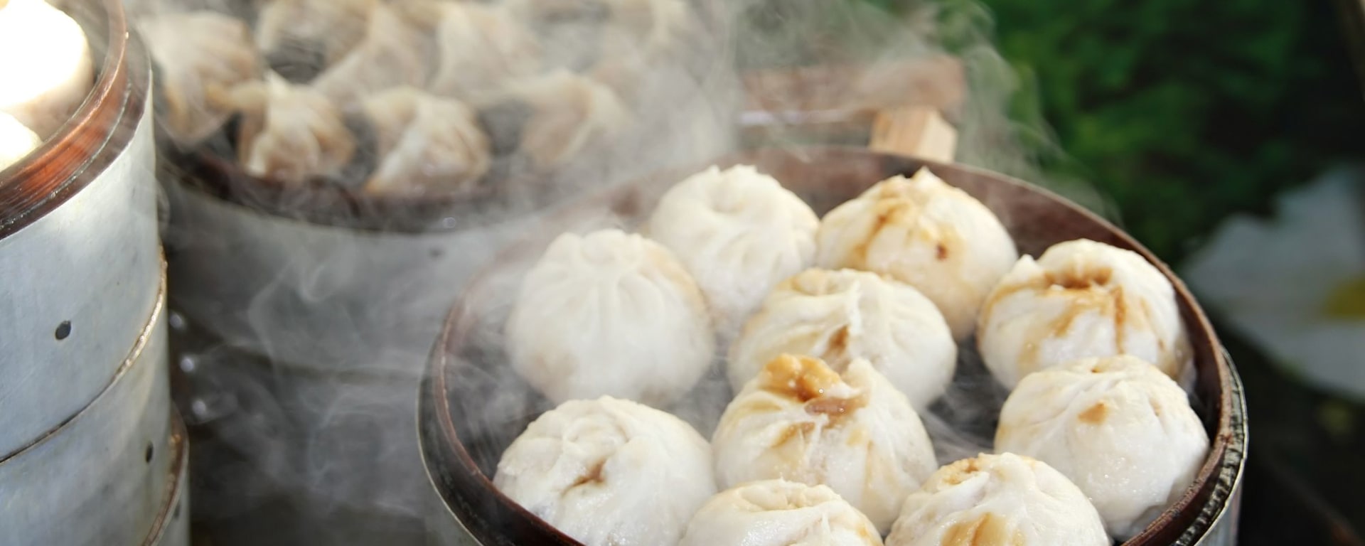 Hong Kongs Street Food : Street food booth selling Steamed Dumplings