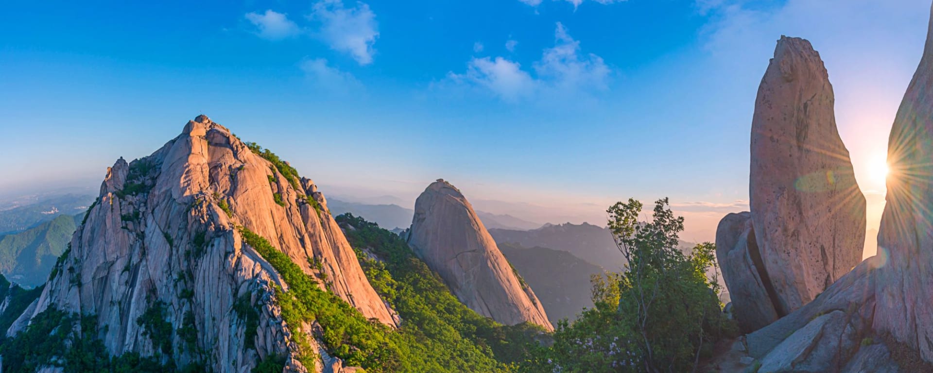Wanderlust am Bukhansan in Seoul: Sunrise over Bukhansan Mountain