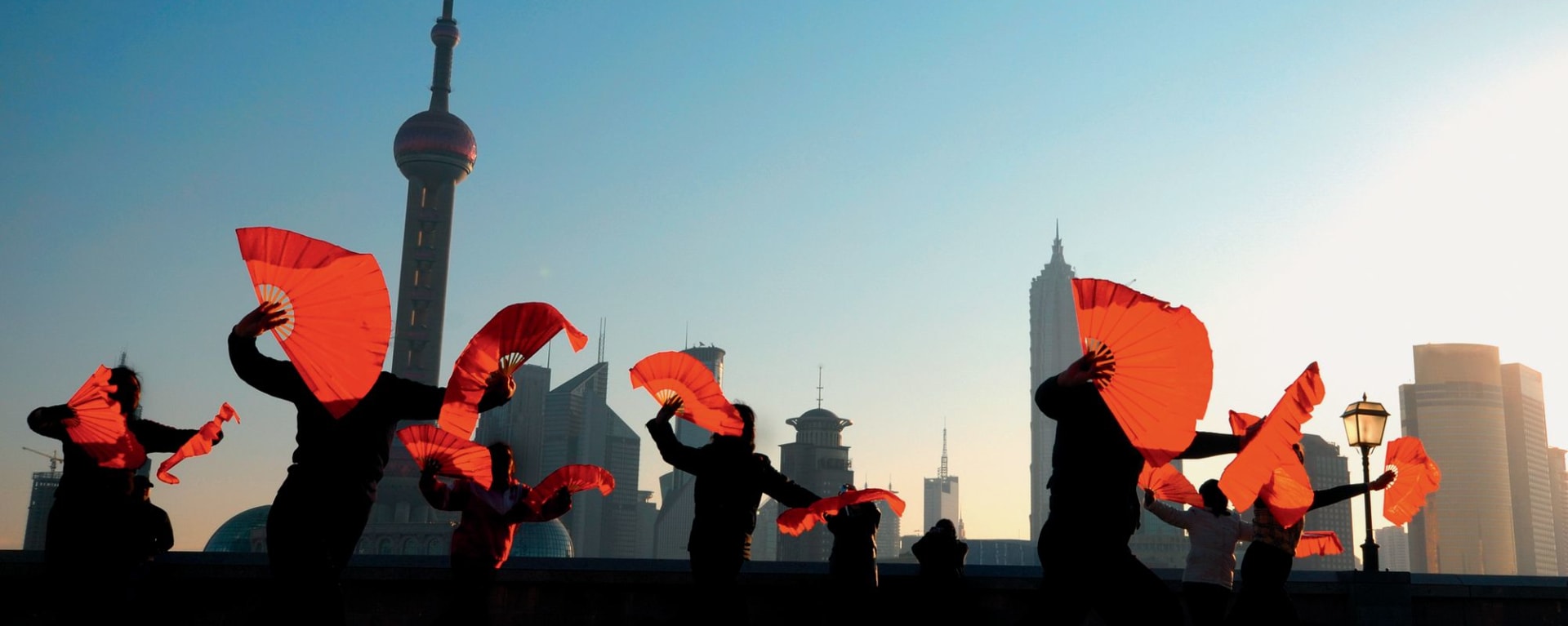 Au fil de l'eau à Shanghai: Traditional Chinese dance with fans in Shanghai