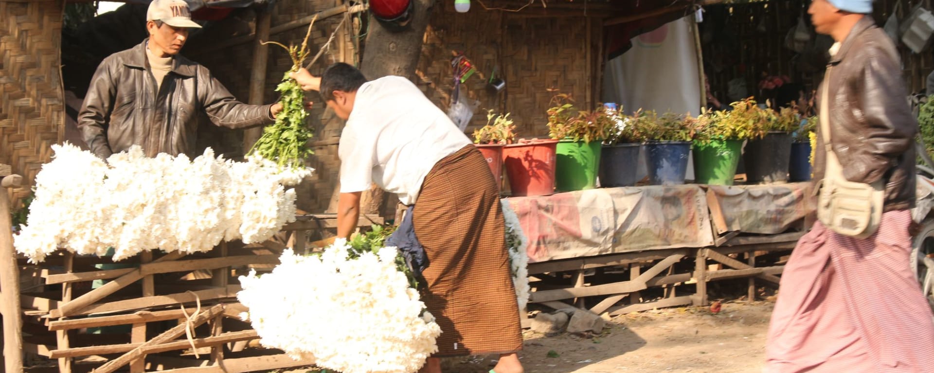Vie authentique le long de la rivière Dohtawaddy à Mandalay: Yadanar bamboo & sandalwood farm