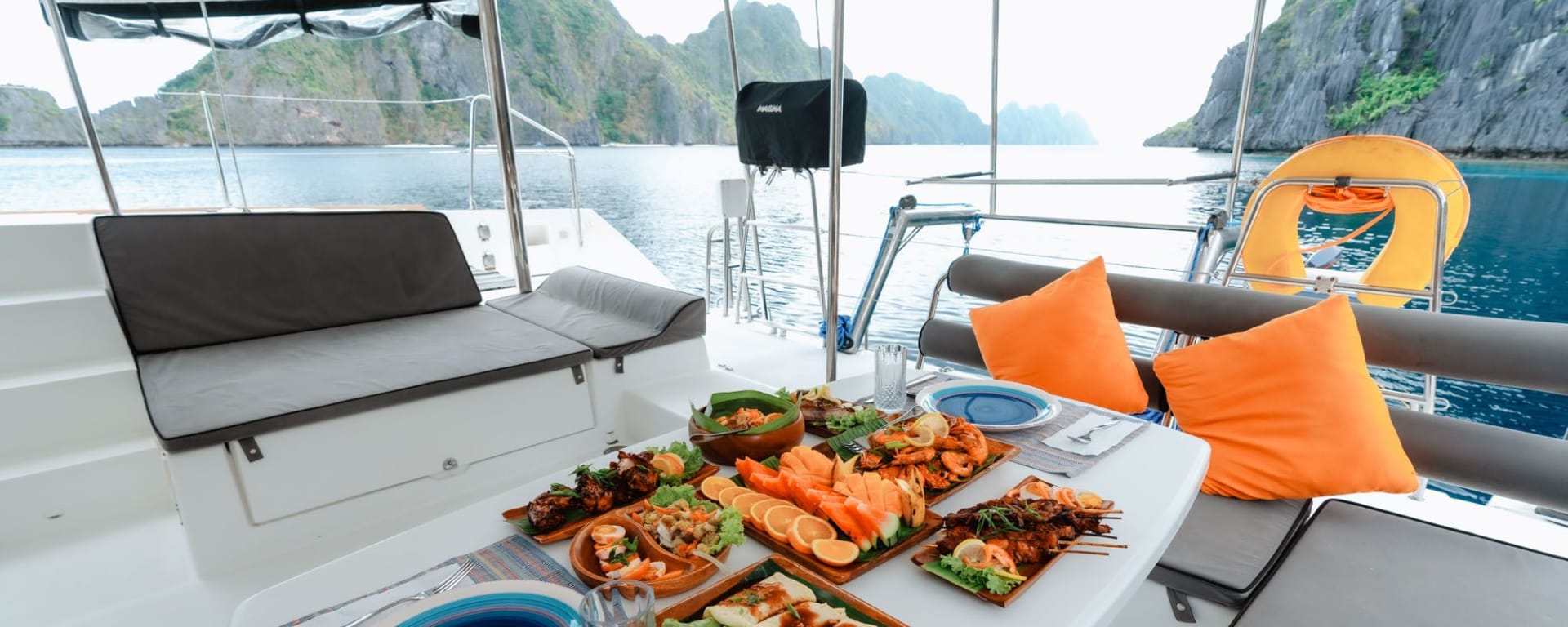 Privater Katamaran im Inselparadies ab Palawan: f&b: El Nido Yachting Club
