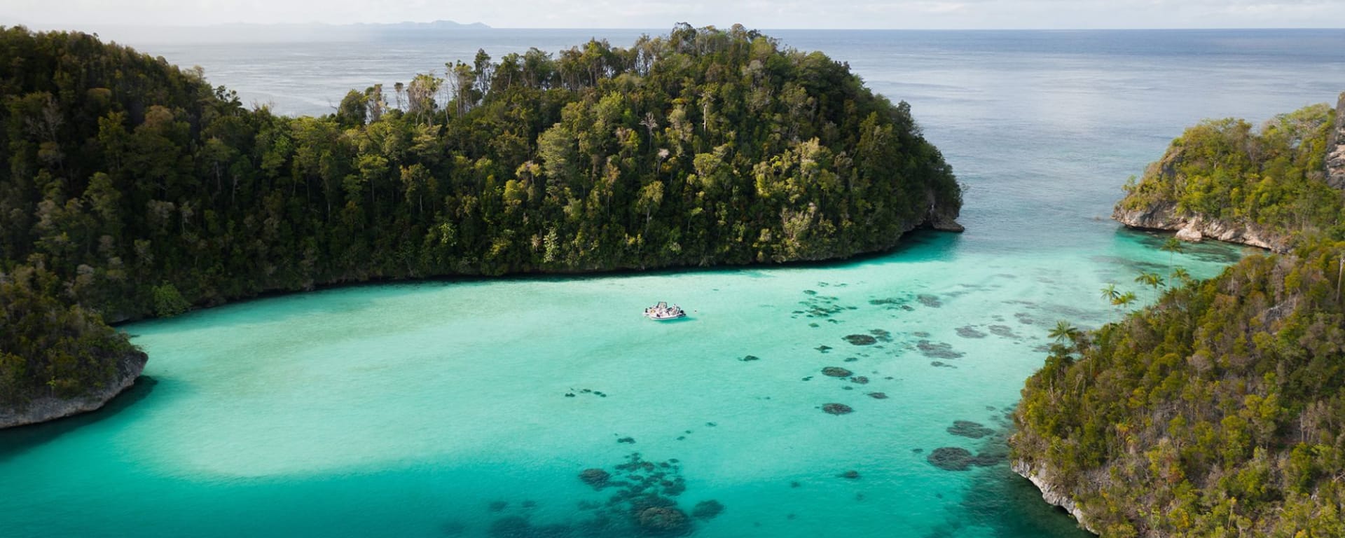 Raja Ampat mit Stil – Kreuzfahrt durch das unberührte Inselparadies ab Sorong: Aqua Blu | Raja Ampat | Wayag
