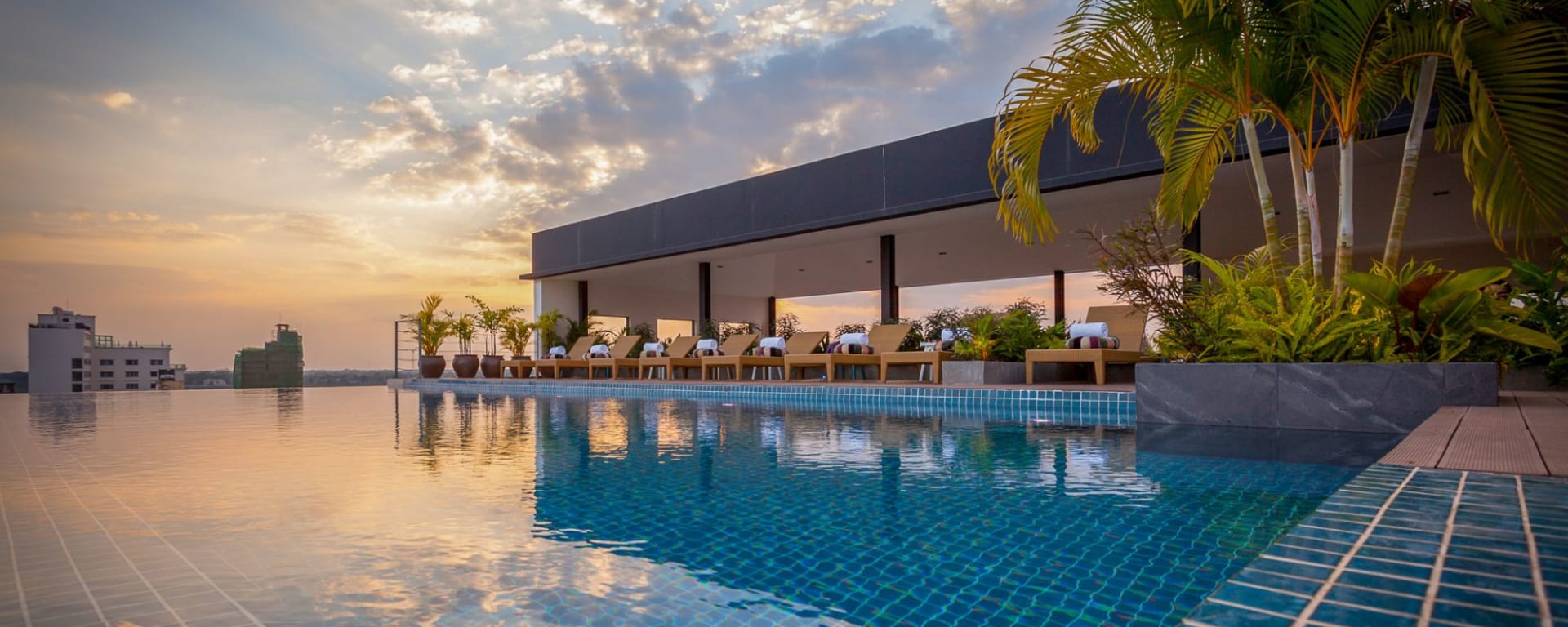 Lao Poet à Vientiane: Rooftop Pool