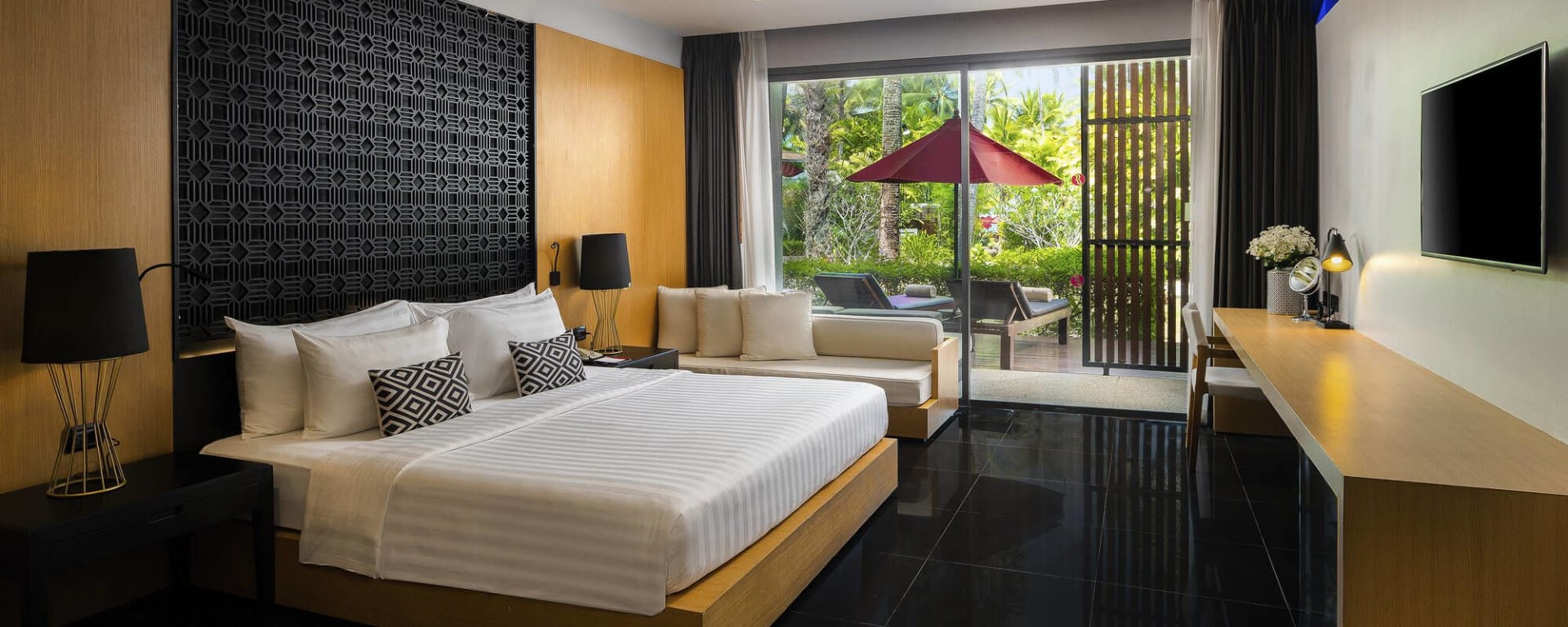 Ramada Resort by Wyndham Khao Lak: Deluxe Jet Tub Lanai Room