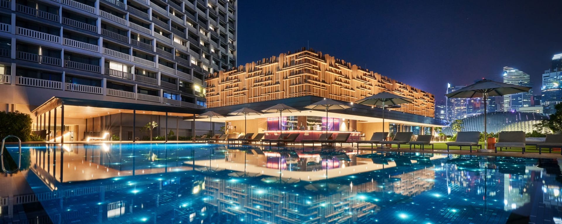 Parkroyal Collection Marina Bay in Singapur:  Swimming Pool & Bar