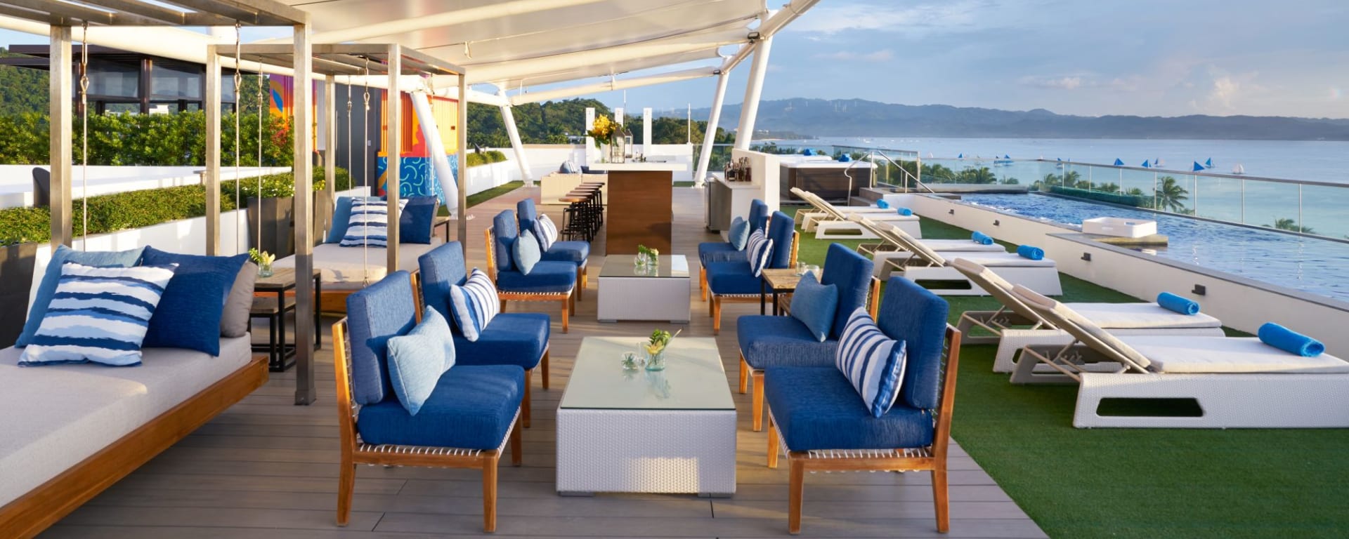 Discovery Boracay:  360 Roof Lounge