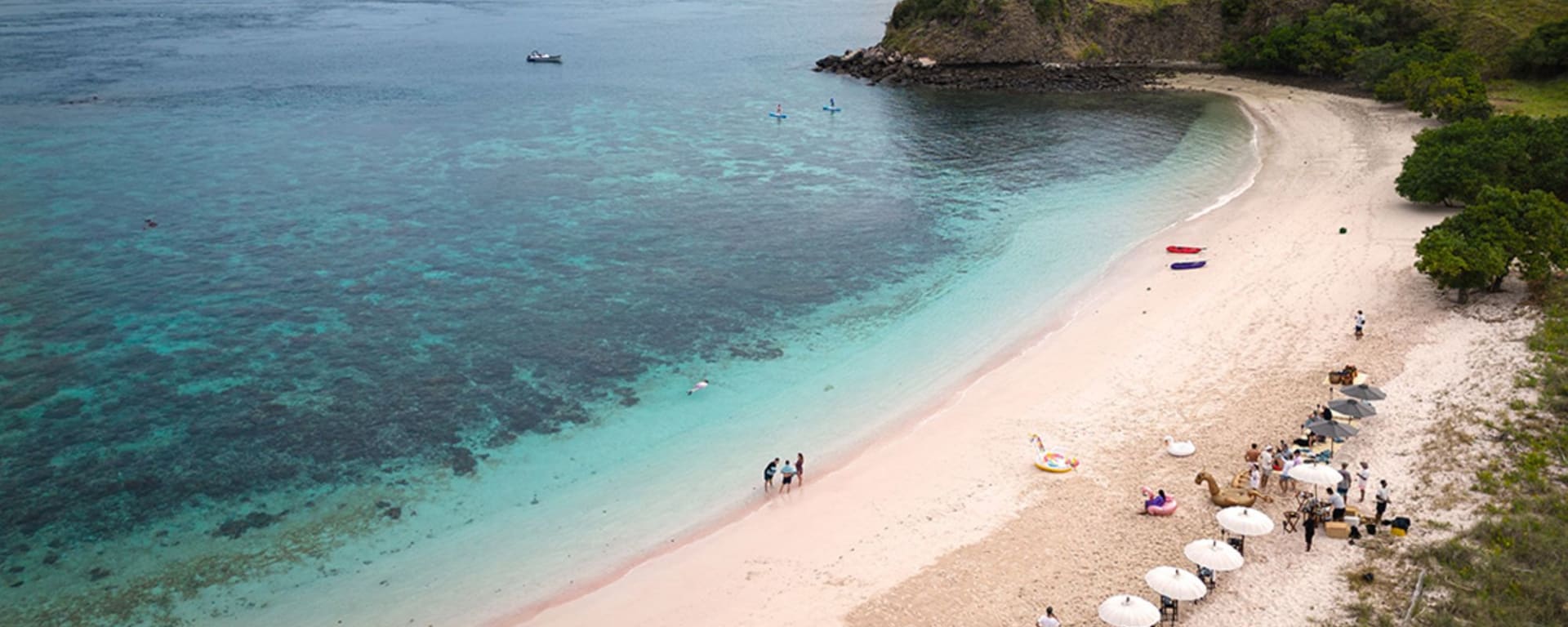 Raja Ampat mit Stil – Kreuzfahrt durch das unberührte Inselparadies ab Sorong: Aqua Blu | Beach Sundowner
