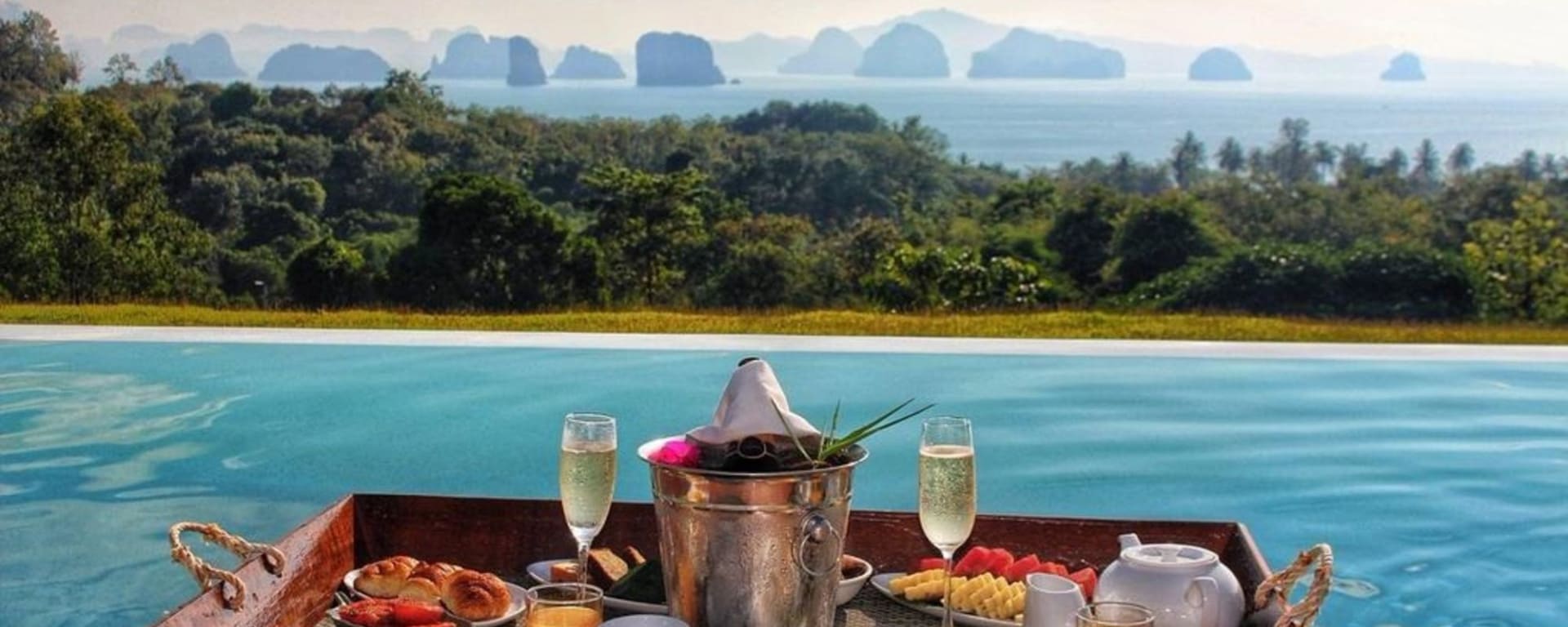 9 Hornbills Tented Camp à Ko Yao:  Floating Breakfast