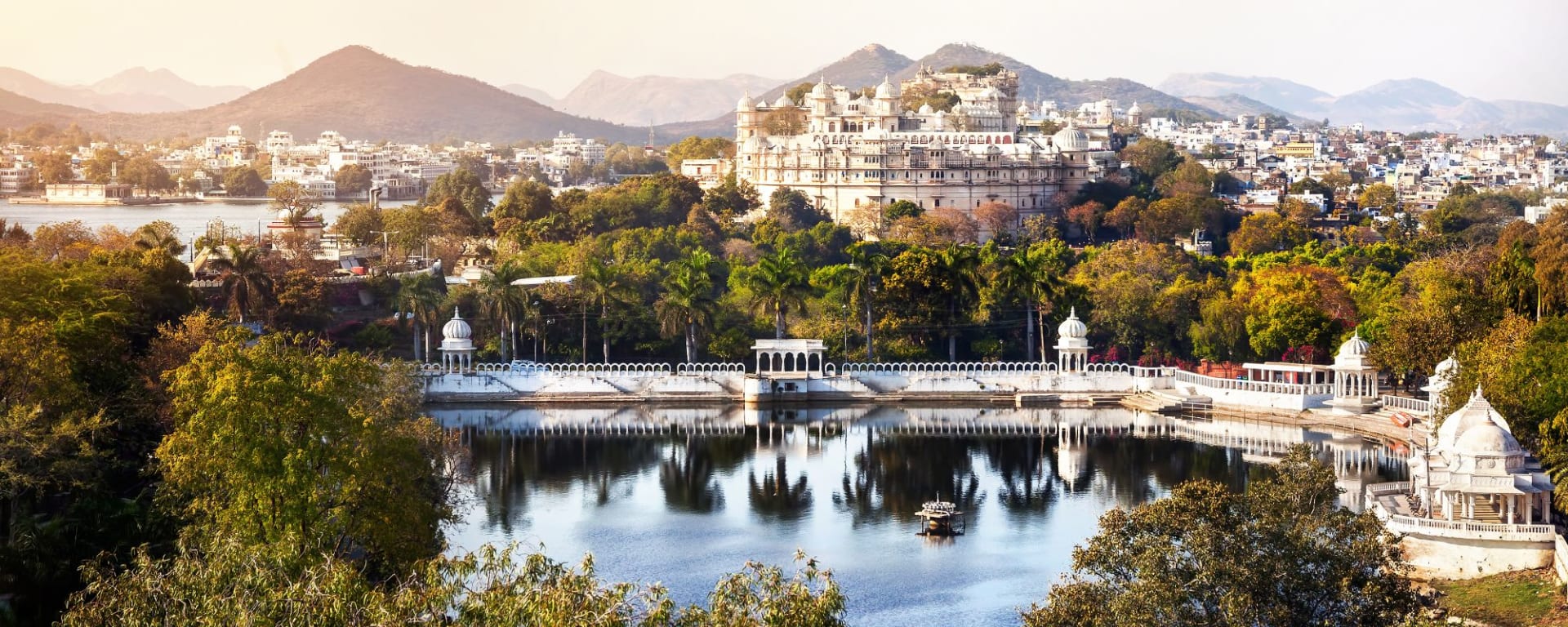 L'Inde pour les fins connaisseurs de Delhi: Udaipur City Palace with Lake Pichola