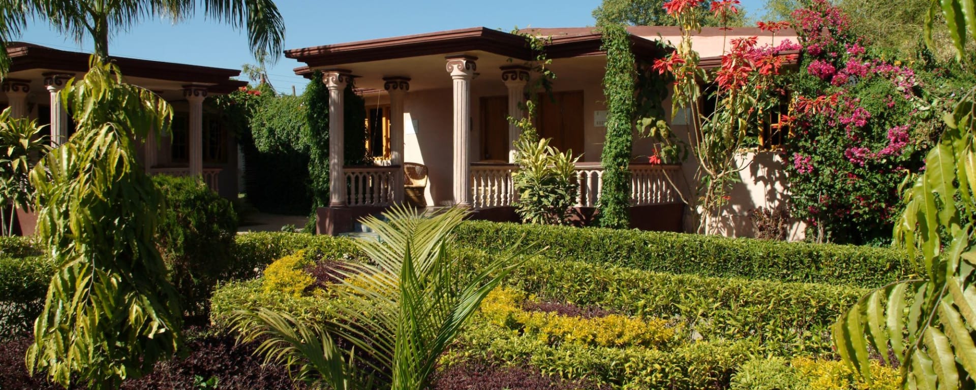 Tiger's Den Resort à Bandhavgarh:  Exterior
