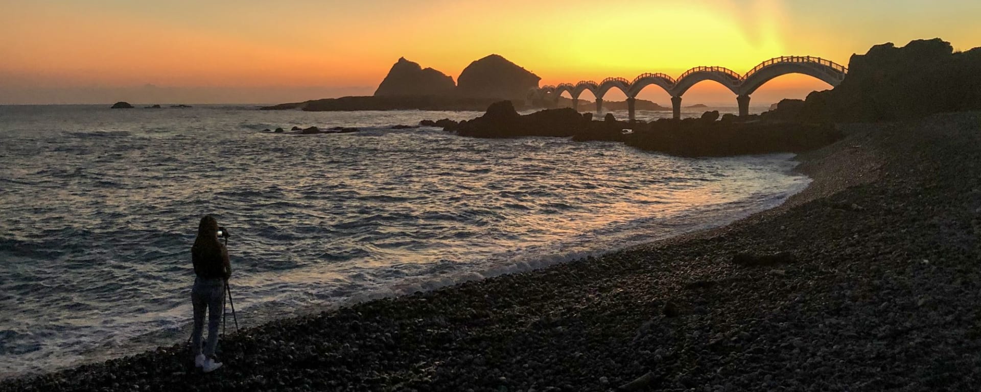 La côte orientale sauvage de Taïwan de Taipei: Sanxiantai Bridge