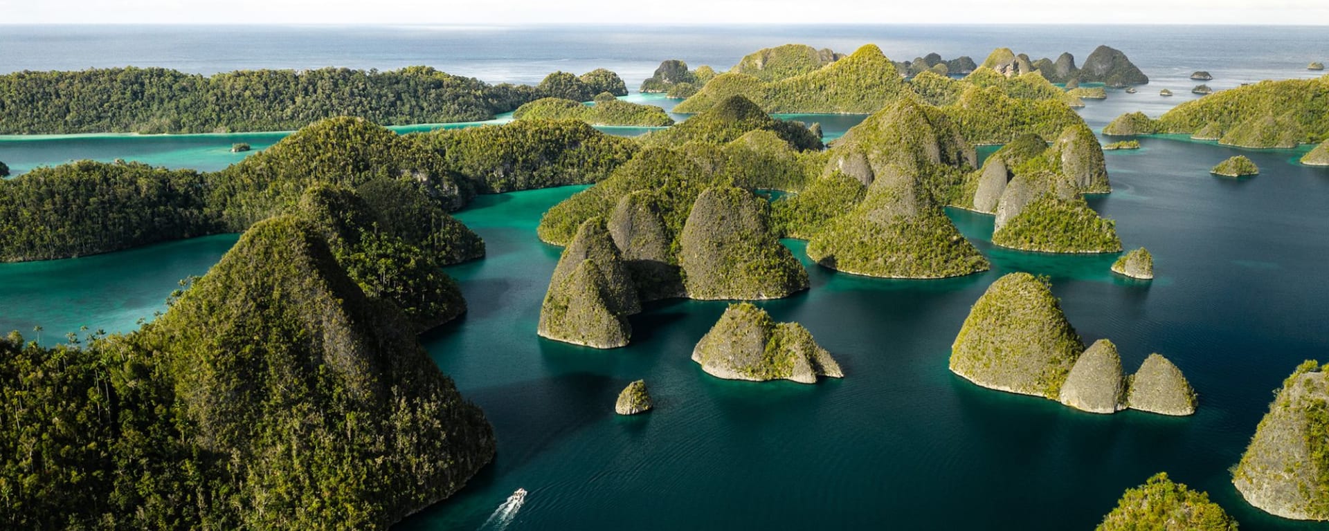 Raja Ampat mit Stil – Kreuzfahrt durch das unberührte Inselparadies ab Sorong: Aqua Blu | Raja Ampat | Wayag