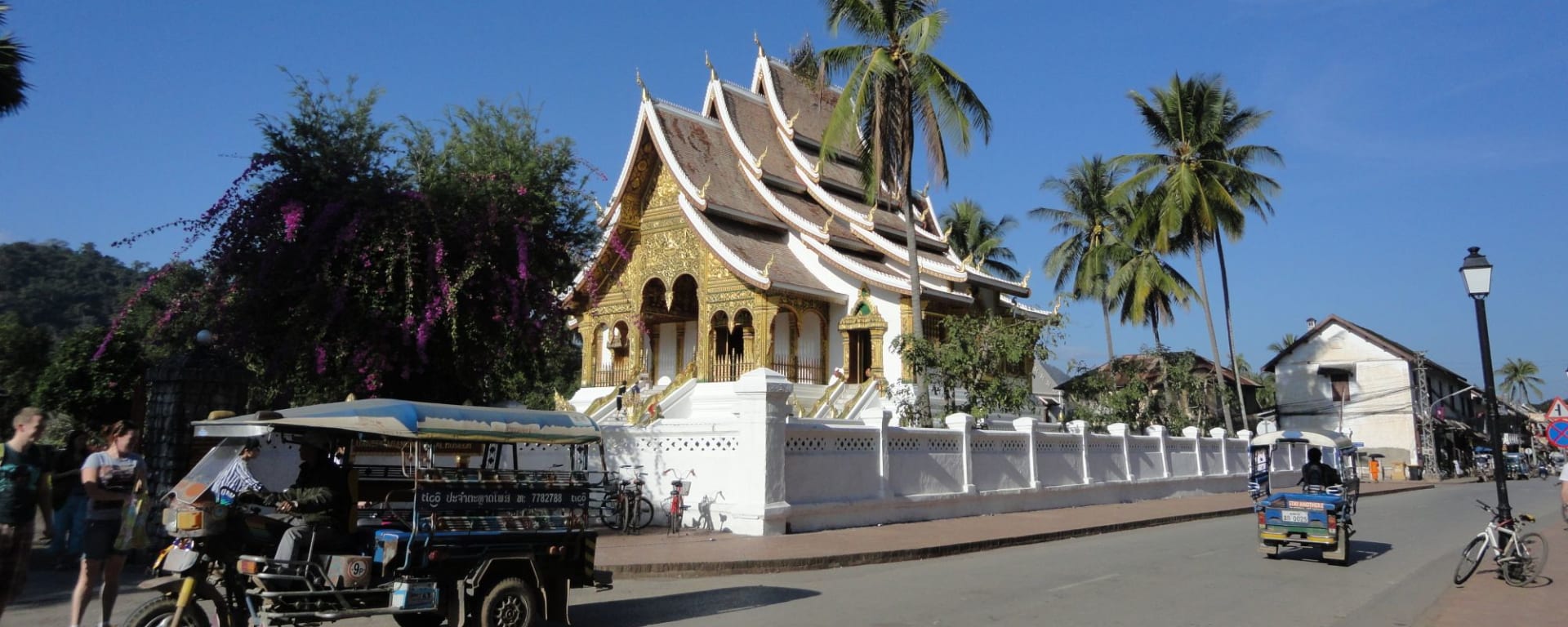 Wissenswertes zu Laos Reisen und Ferien: Luang Prabang: local street scene