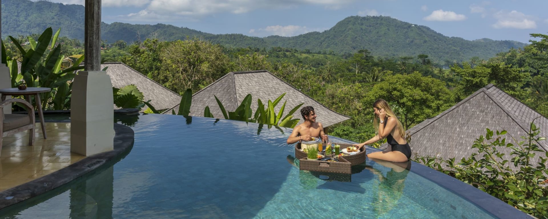 Wapa di Ume Sidemen in Ostbali:  Floating breakfast at Pool Villa