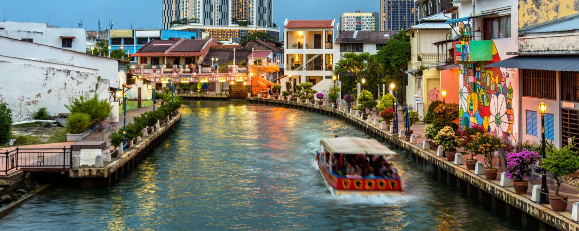 Malaysias Perlen des Südens ab Kuala Lumpur: Malacca: old town with river