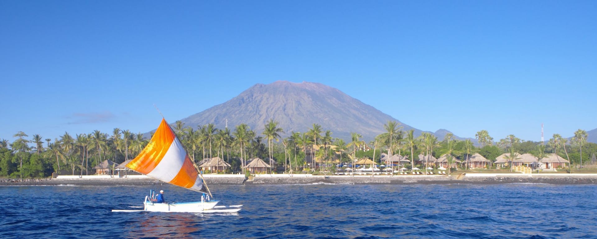 Siddhartha Oceanfront Resort & Spa in Ostbali:  View from the sea