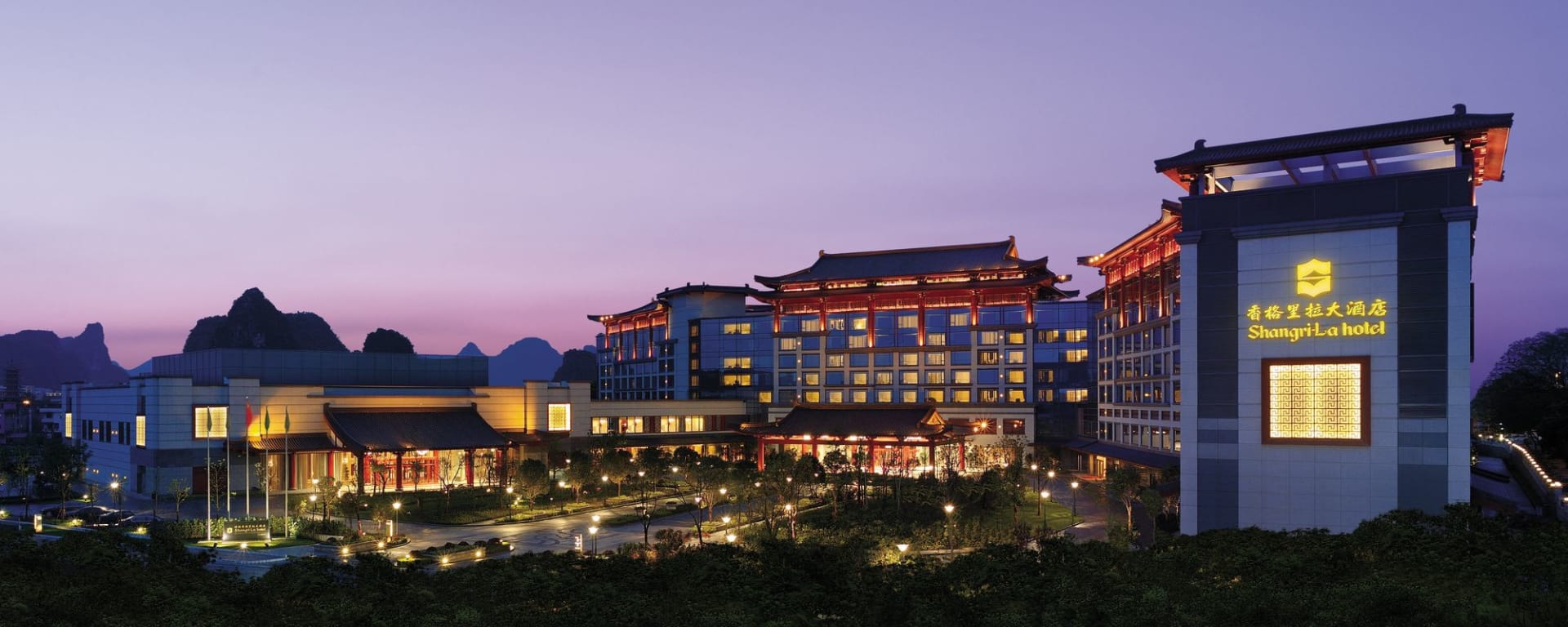 Shangri-La in Guilin: Exterior Nightshot