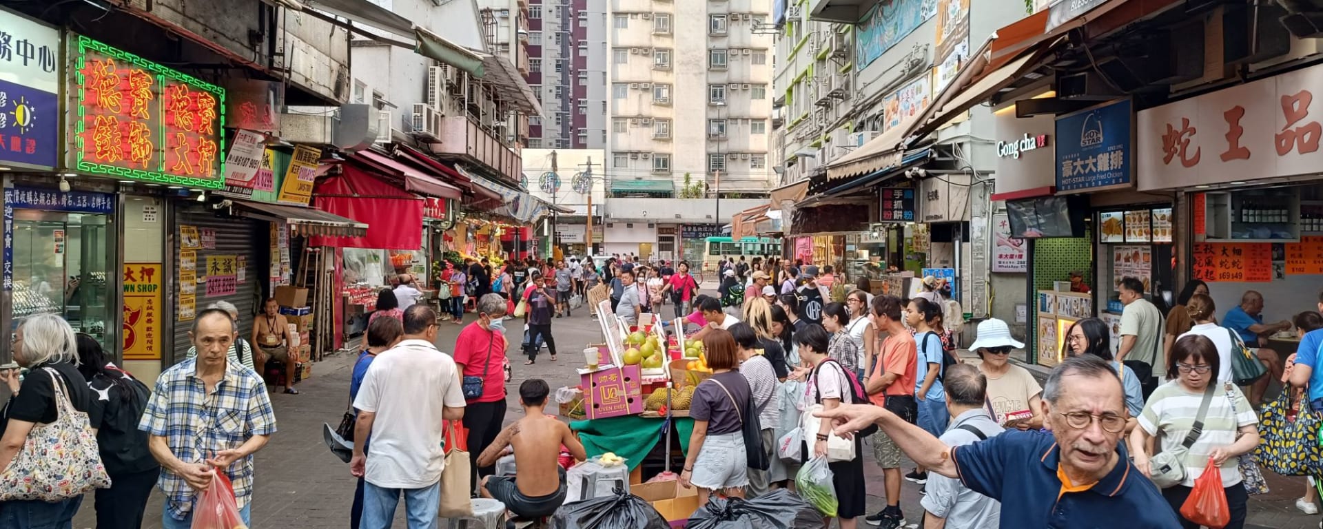 Authentische «New Territories» in Hong Kong: Popular Yau San Street 