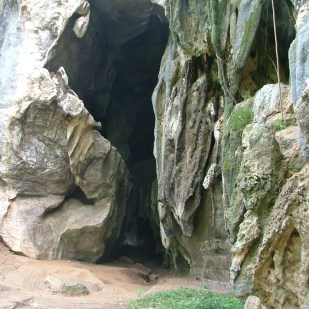 Amboni Caves