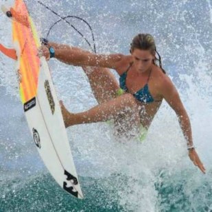 Surfing in Arugam Bay 