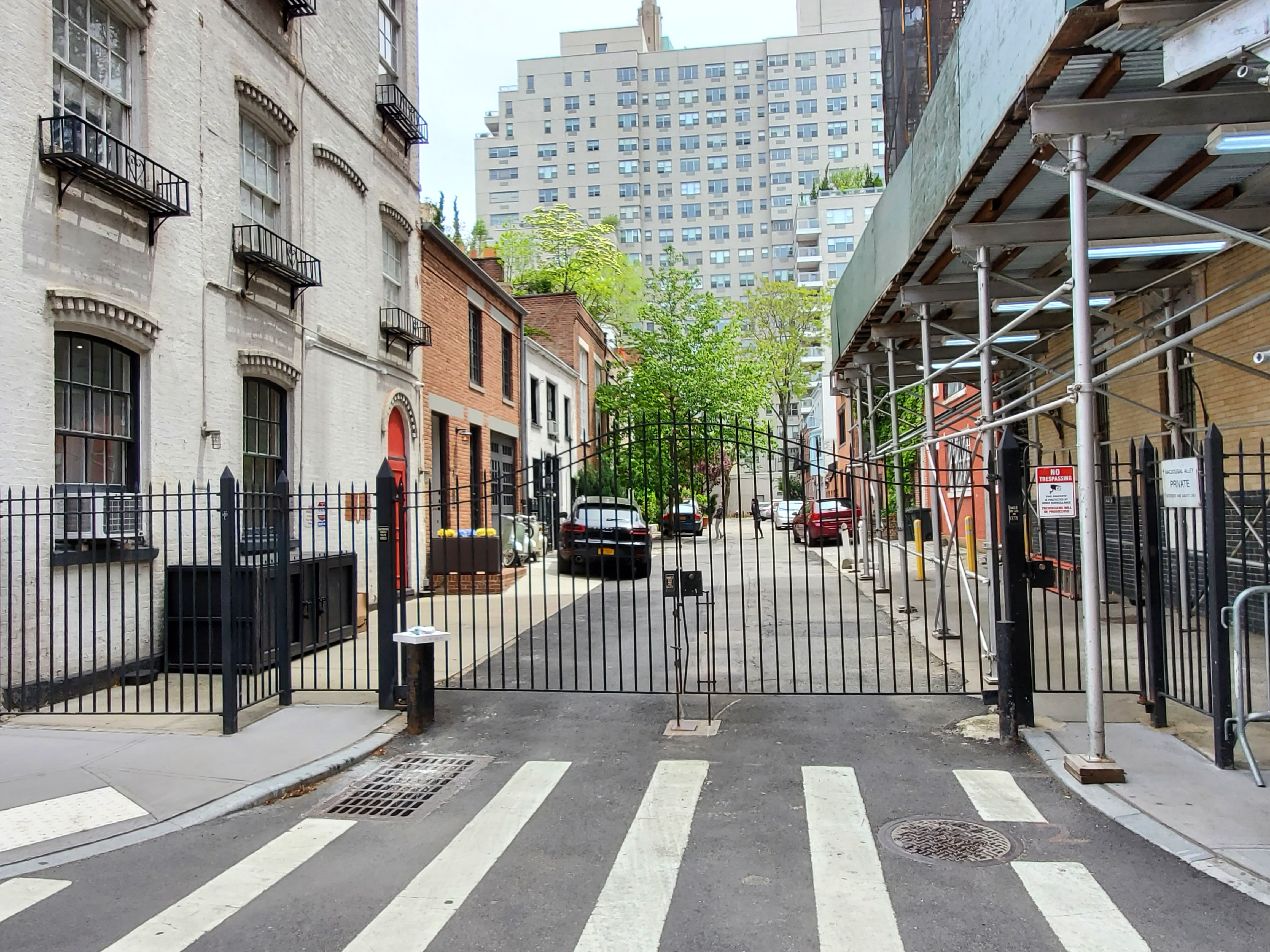 Walk to popular spots in Greenwich Village live online tour from New York
