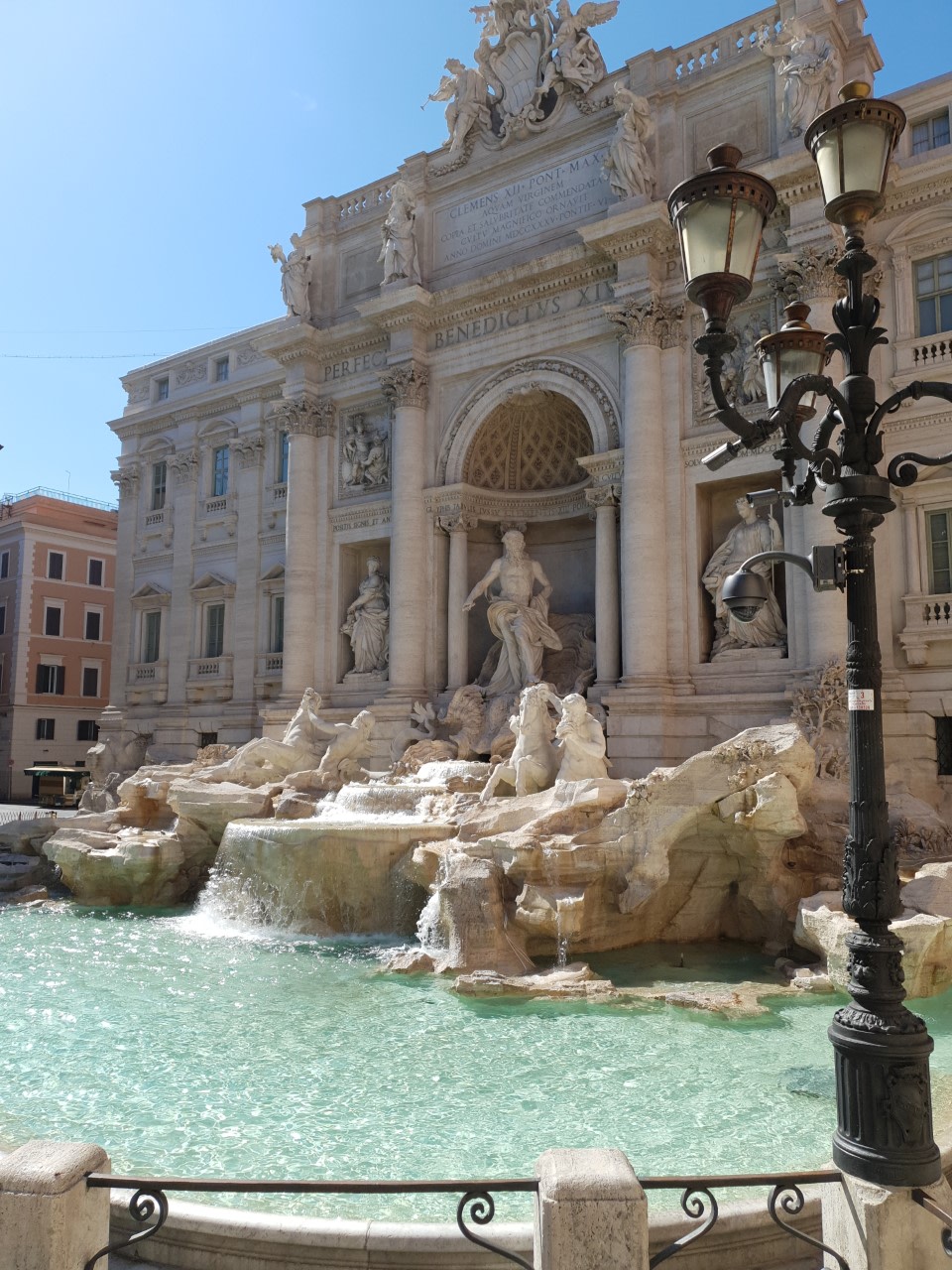 See the Famous Piazzas and Fountains of Rome live online tour from Rome