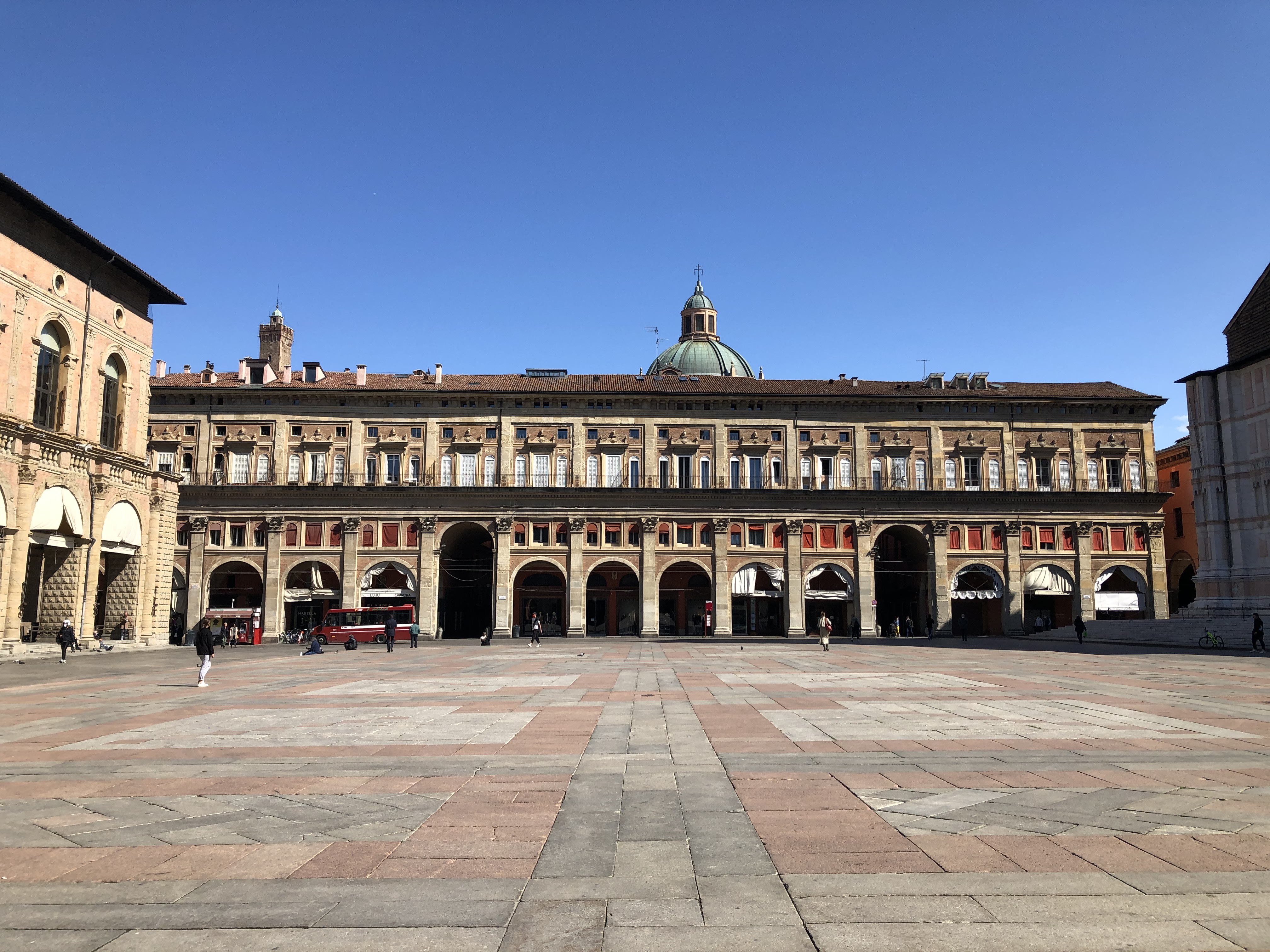 Walk Through The Historical Landmarks Of Bologna live online tour