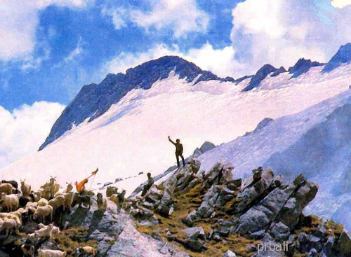 Indrahar Pass Trekking Tour