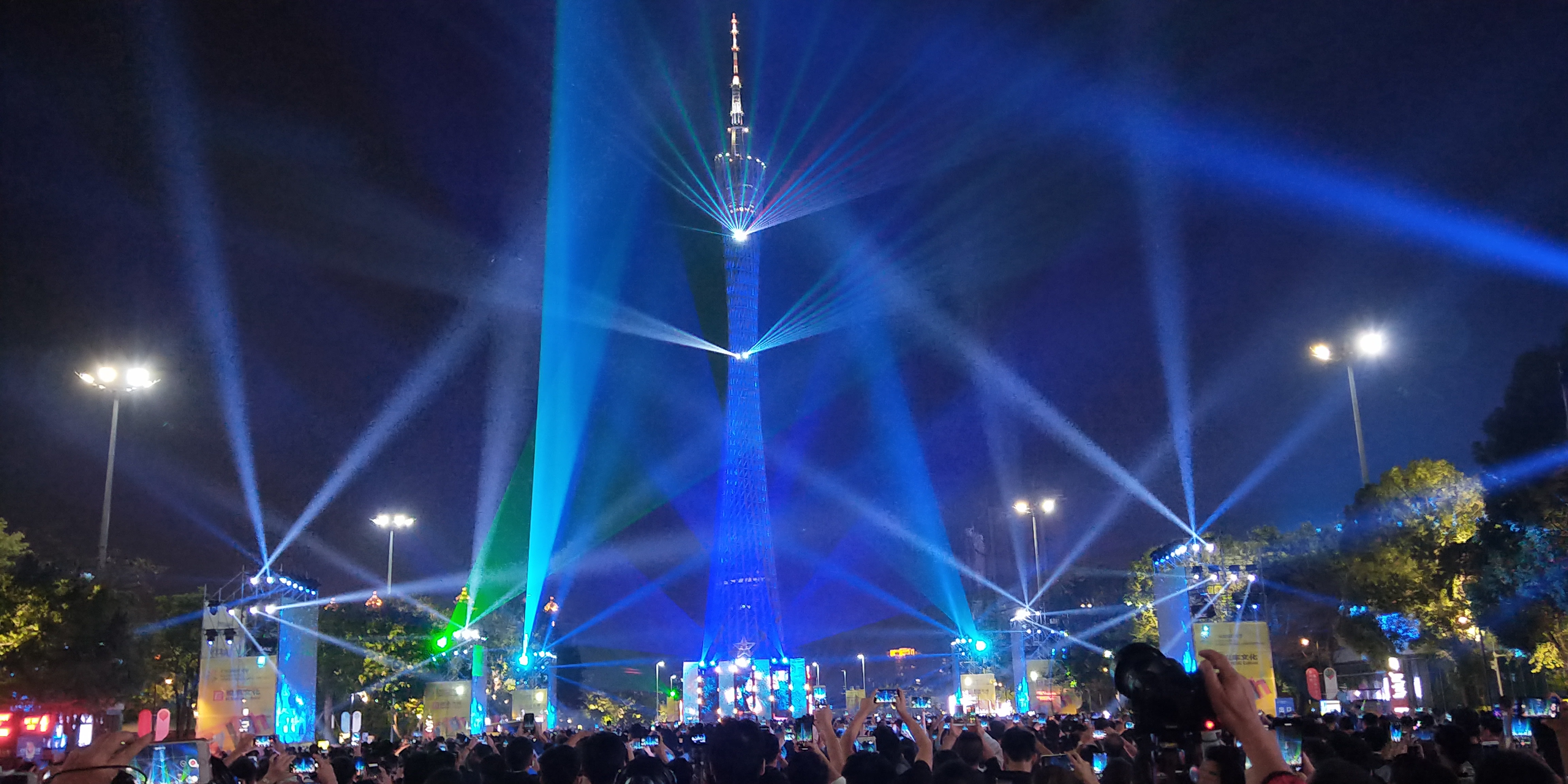 See the Canton Tower Light Show That Attracts Numerous Travellers