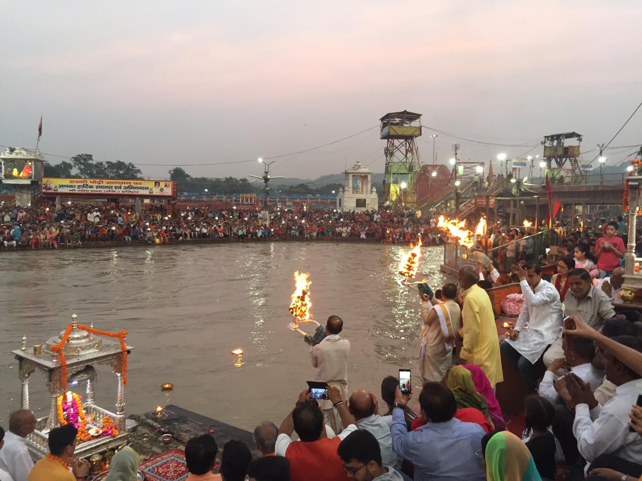 Attend Ganga Aarti at Har ki Pauri Ghat - live online tour from Haridwar