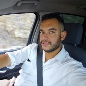 nikolaos-santorini-tour-guide