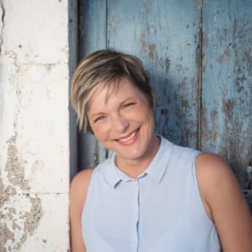 kathrin-santorini-tour-guide