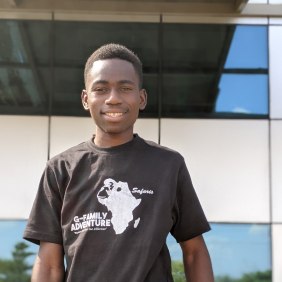 hamis-gombenationalpark-tour-guide